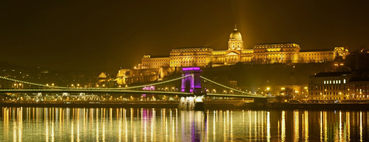 Budapest_Night_Chain_Bridge_Background-1320_V3.jpg