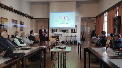 Antonio Luque, az IEEE R8 igazgatója