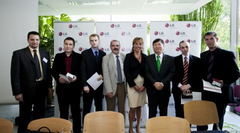 (LG) SAJTÓKÖZLEMÉNY - Az Óbudai Egyetem diákjai Androidos alkalmazásokat fejlesztenek LG telefonokra 
